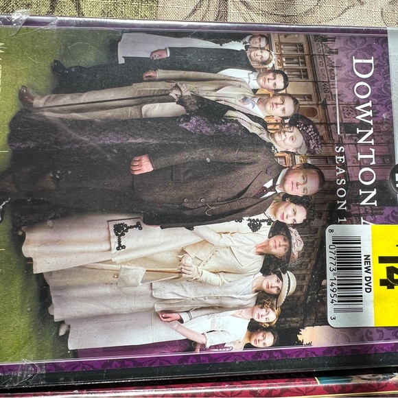 Downtown Abbey - Picture 2 of 4